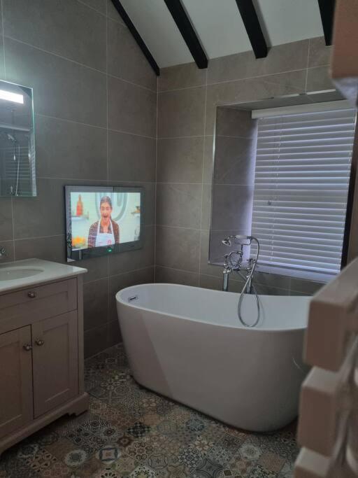 Duddon Luxurious Cottage With Hot Tub, Lake District מראה חיצוני תמונה