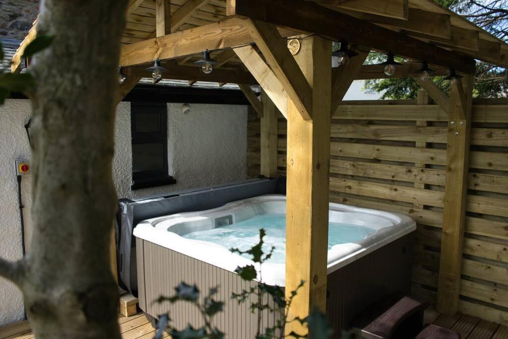 Duddon Luxurious Cottage With Hot Tub, Lake District מראה חיצוני תמונה